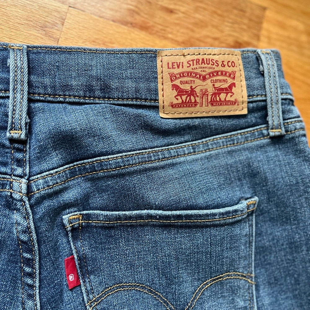 Levi Jeans - Picture 3 of 5